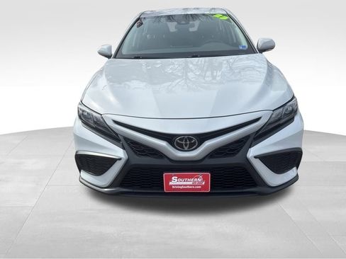 Used 2023 Toyota Camry SE image 3