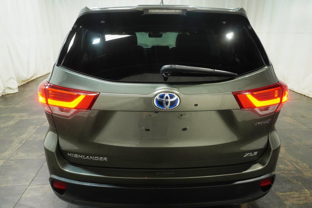 Used 2018 Toyota Highlander XLE AWD/4WD image 5