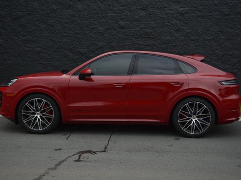 Certified 2025 Porsche Cayenne GTS AWD/4WD image 2