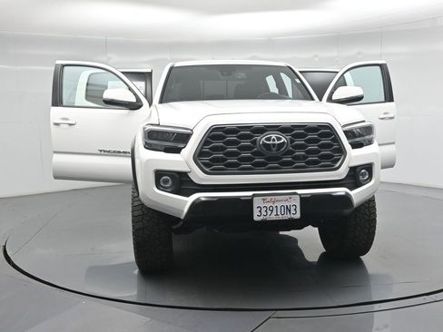 Used 2022 Toyota Tacoma TRD Off-Road w/ Technology Package AWD/4WD image 29