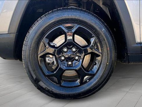 Used 2023 Jeep Compass Trailhawk AWD/4WD image 9