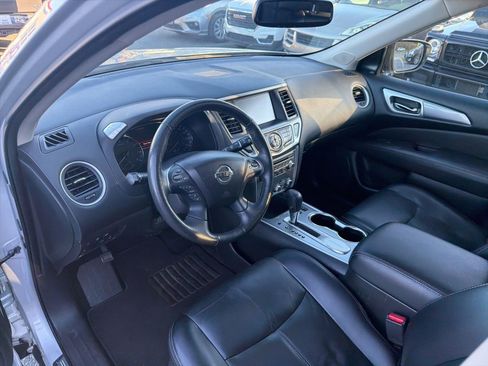 Used 2018 Nissan Pathfinder SL w/ SL Premium Package image 8