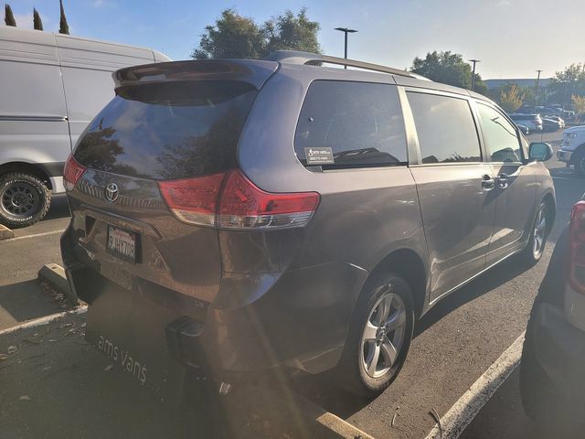 Used 2013 Toyota Sienna LE FWD image 3