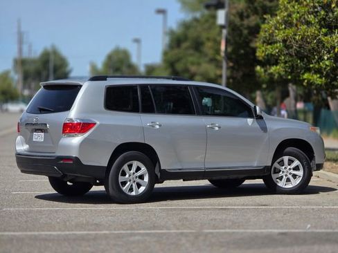 Used 2011 Toyota Highlander SE image 5