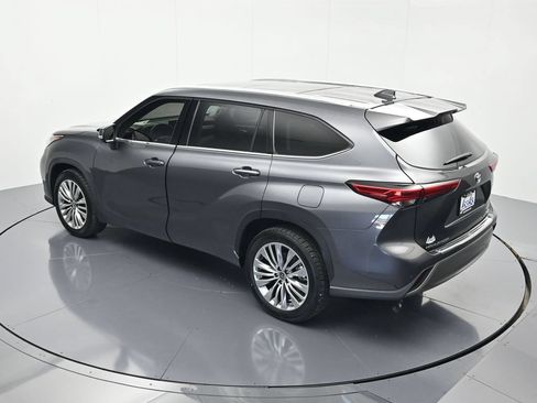 Used 2023 Toyota Highlander Platinum FWD image 36
