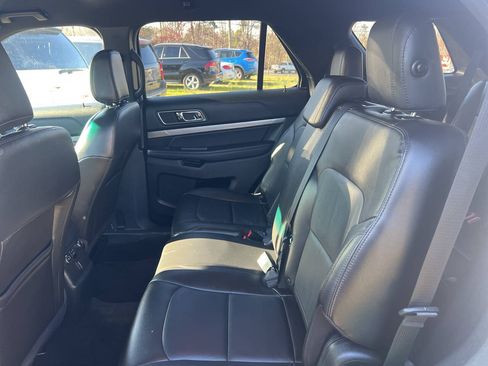Used 2018 Ford Explorer XLT w/ Equipment Group 202A AWD/4WD image 20