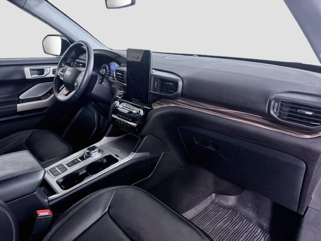 Used 2024 Ford Explorer Limited w/ Limited Technology Package RWD image 32