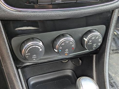 Used 2012 Chrysler 200 Touring FWD image 13