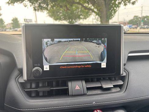 Used 2025 Toyota RAV4 XLE AWD/4WD image 28