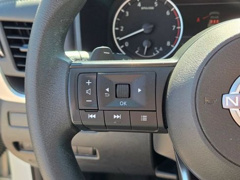 Used 2024 Nissan Rogue S FWD image 27