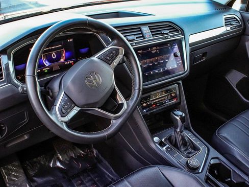 Used 2022 Volkswagen Tiguan SE w/ Panoramic Sunroof Package image 15