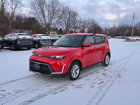 Certified 2025 Kia Soul LX w/ LX Technology Package FWD image 4