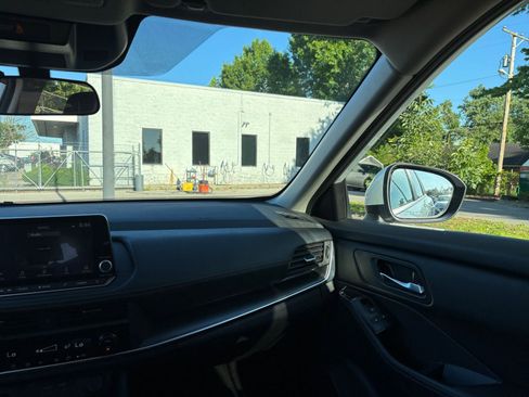 Used 2025 Nissan Rogue SV FWD image 36