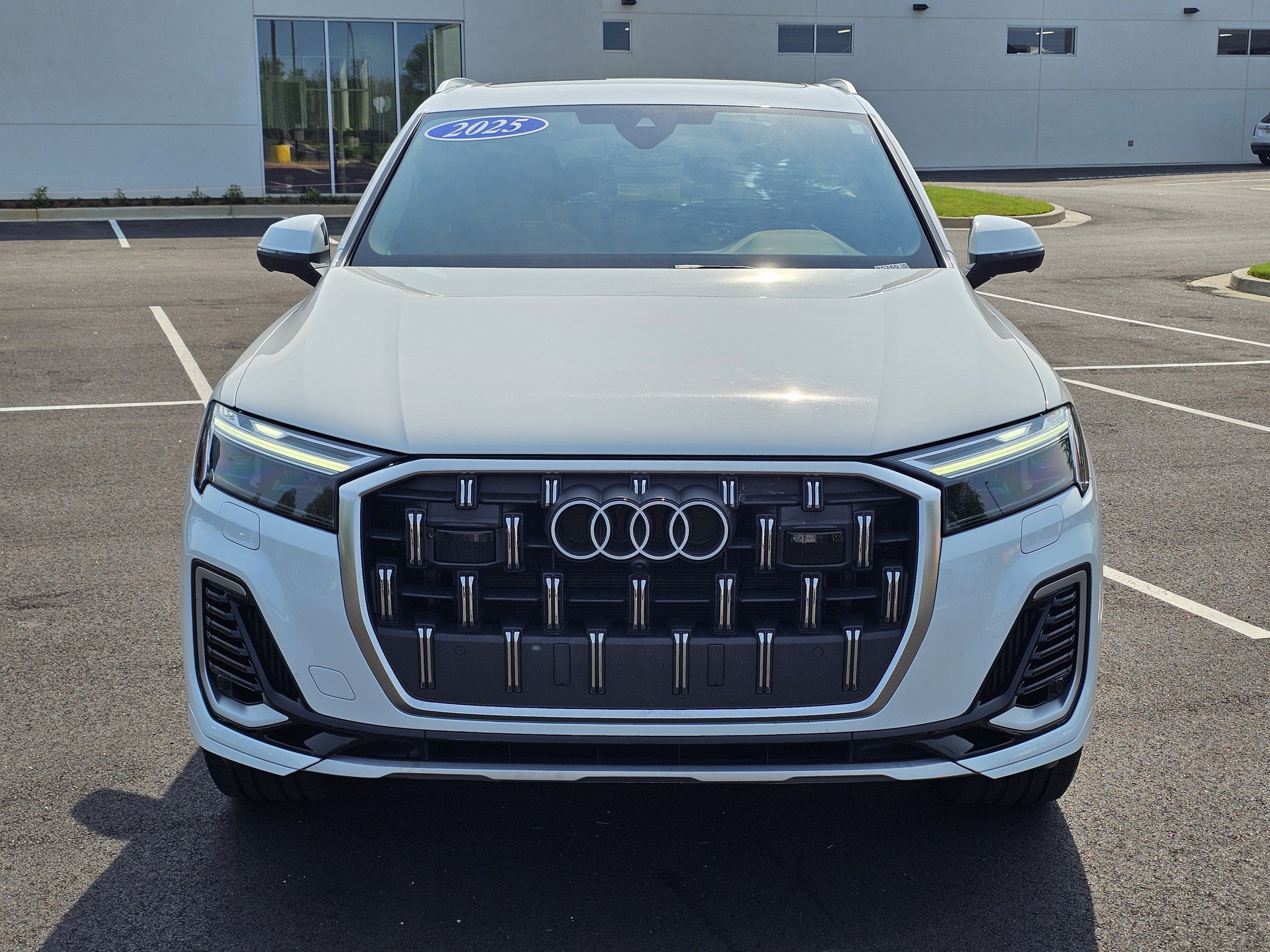 Used 2025 Audi Q7 3.0T Premium Plus AWD/4WD image 3