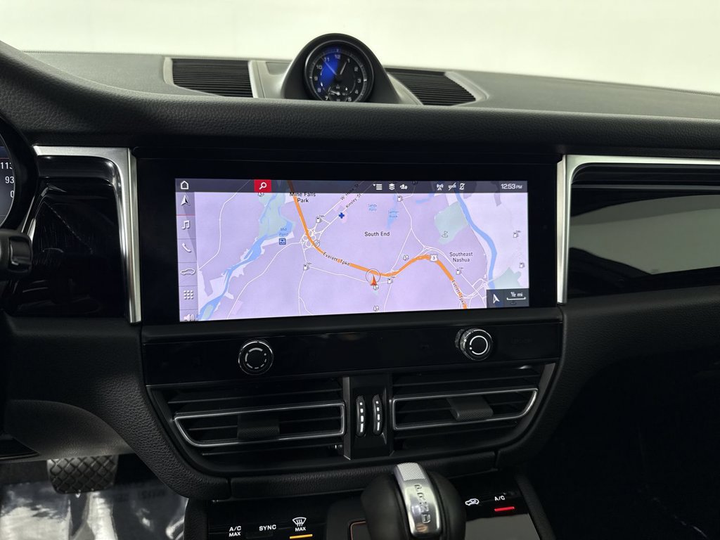 Certified 2024 Porsche Macan S AWD/4WD image 27