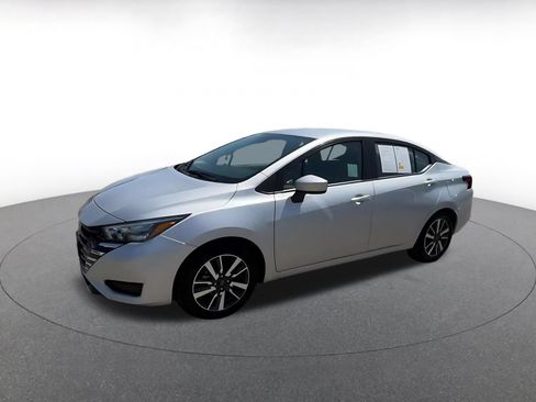 Used 2025 Nissan Versa SV FWD image 8