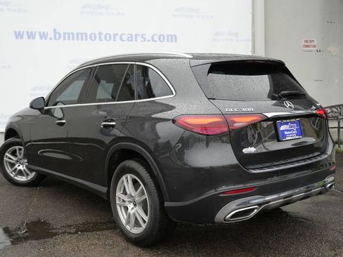 Used 2023 Mercedes-Benz GLC 300 4MATIC w/ Exclusive Trim Package image 4