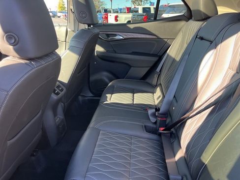 Used 2022 Buick Envision Avenir w/ Technology Package II image 13