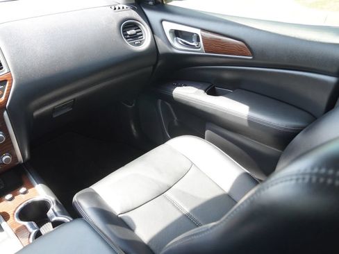 Used 2018 Nissan Pathfinder Platinum FWD image 16