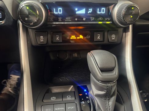 Certified 2025 Toyota RAV4 XLE w/ Convenience Package FWD image 12