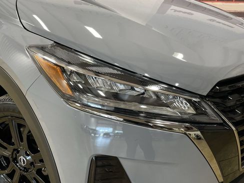 Used 2024 Nissan Kicks SR w/ SR Premium Package FWD image 10