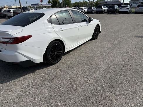 Used 2025 Toyota Camry SE w/ Convenience Package image 6