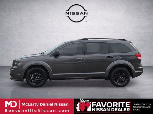 Used 2020 Dodge Journey SE w/ Blacktop Package FWD image 3