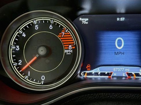 Used 2020 Jeep Cherokee Trailhawk AWD/4WD image 13