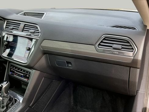 Used 2022 Volkswagen Tiguan SE FWD image 14