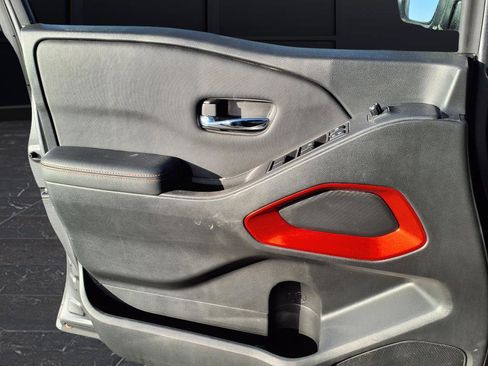 Used 2024 Nissan Frontier PRO-4X image 20