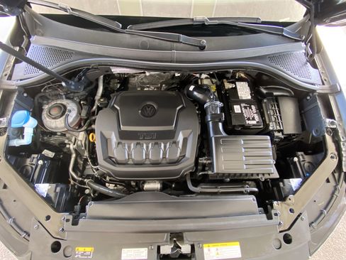 Certified 2022 Volkswagen Tiguan SE w/ Panoramic Sunroof Package image 44