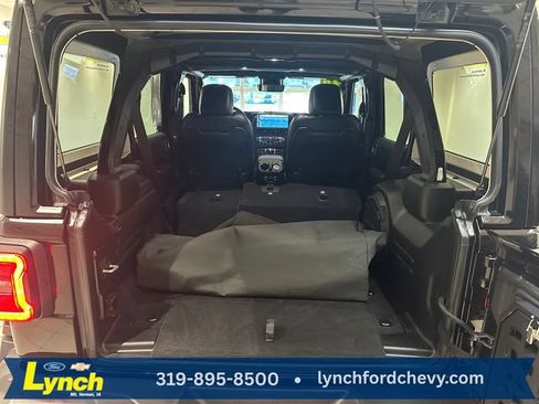 Used 2024 Jeep Wrangler Unlimited Rubicon AWD/4WD image 21
