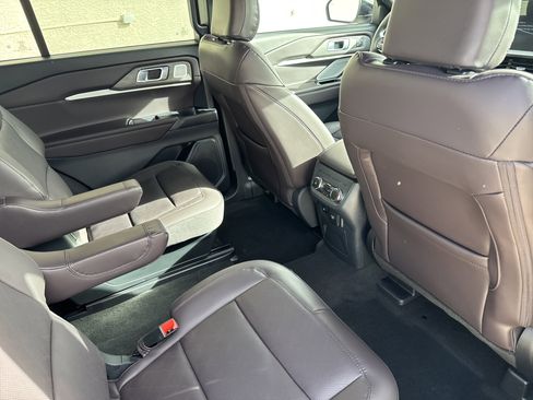 New 2026 Ford Explorer Platinum image 11