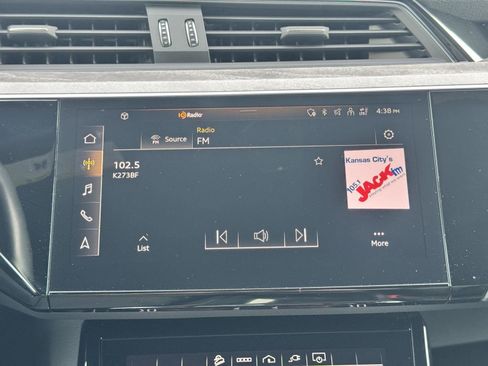 Used 2022 Audi e-tron Premium Plus w/ Premium Plus Package image 13