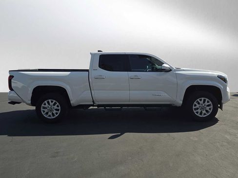 Certified 2025 Toyota Tacoma SR5 w/ SR5 Upgrade Package AWD/4WD image 2