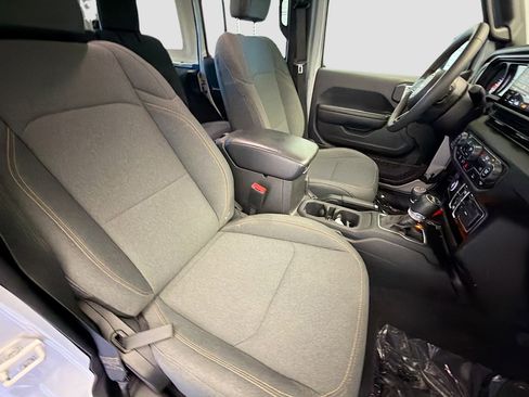 Used 2024 Jeep Wrangler Sport S image 15