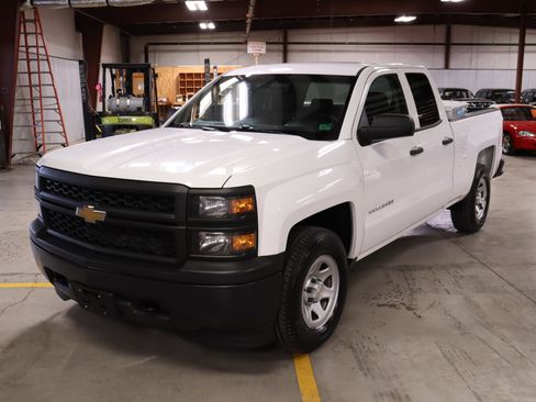 Used 2015 Chevrolet Silverado 1500 W/T w/ Trailering Package image 2