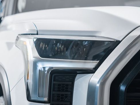 Used 2022 Toyota Tundra Limited image 15