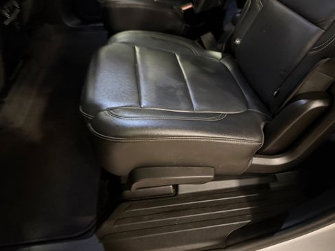 Used 2022 Chevrolet Traverse LT w/ LT Premium Package image 32