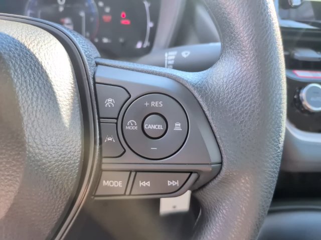 Used 2027 Toyota Corolla LE FWD image 17