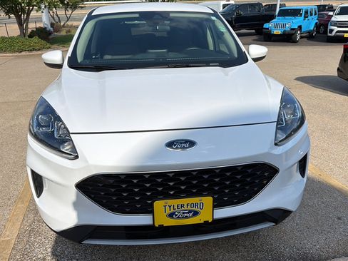 Used 2020 Ford Escape SE FWD image 3