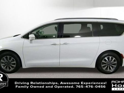 Used 2021 Chrysler Pacifica Touring-L image 5