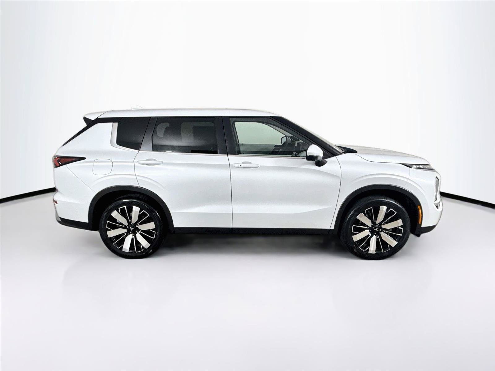New 2026 Mitsubishi Outlander SE FWD image 25