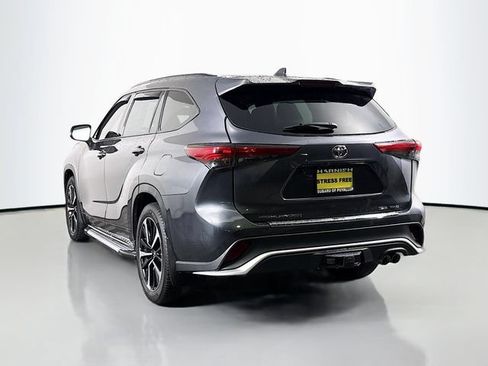 Used 2022 Toyota Highlander XSE AWD/4WD image 5