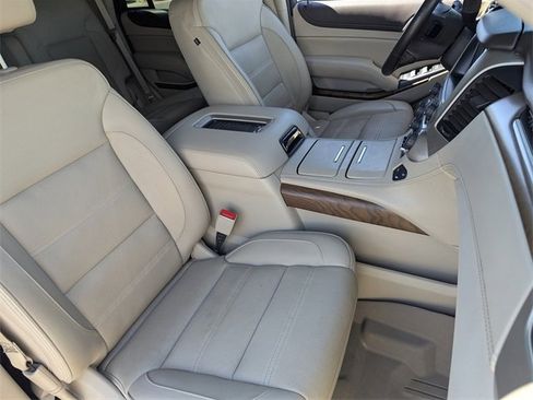 Used 2020 GMC Yukon Denali w/ Denali Premium Package image 10
