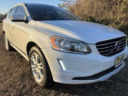 Used 2016 Volvo XC60 T5 Premier w/ Proximity Package