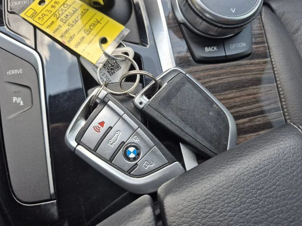 Used 2019 BMW 530e w/ Convenience Package RWD image 28