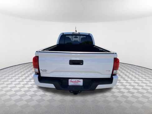 Used 2017 Toyota Tacoma TRD Sport w/ Tow Package image 16