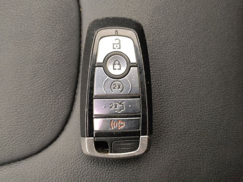 Used 2017 Ford Edge Titanium w/ Technology Package image 32