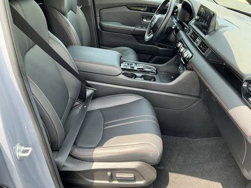 Used 2025 Honda Pilot TrailSport image 22